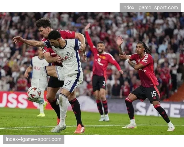 特写镜头：斯特拉斯堡小将首次登场即完成关键抢断